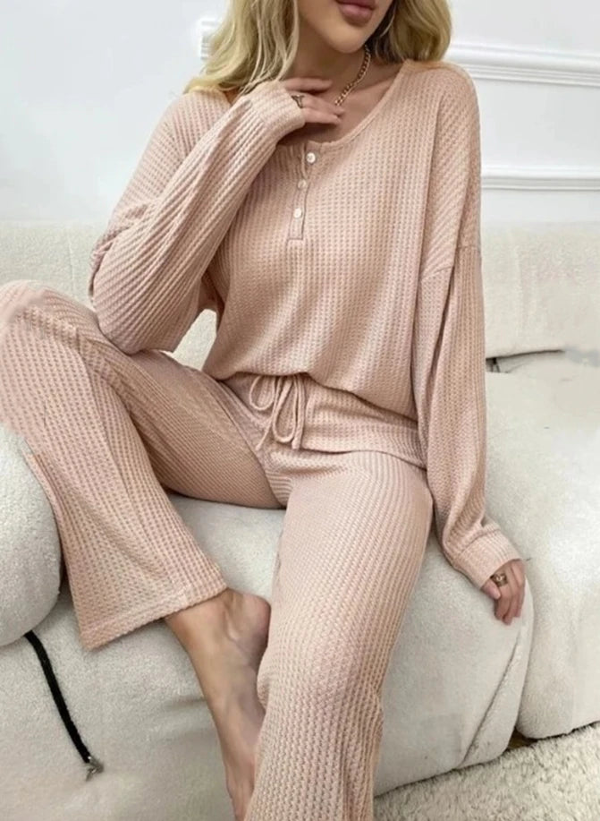 Conforto e Estilo em Cada Detalhe: O Pijama Issabella de Luxo em Algodão Que Une Sofisticação e Bem-Estar para Seus Momentos em Casa!