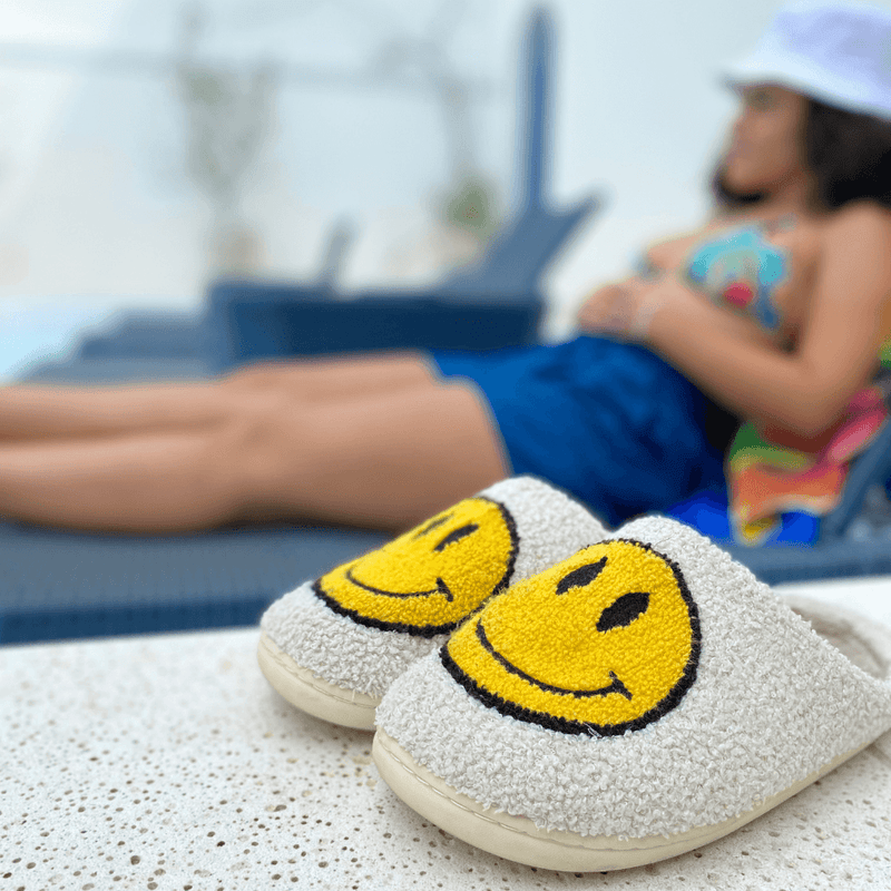 Pantufa Dia Feliz: O Abraço de Conforto que Seus Pés Merecem!